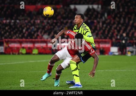 Gabriel of Arsenal kämpft mit Taiwo Awoniyi aus Nottingham Forest während des Premier League-Spiels zwischen Nottingham Forest und Arsenal auf dem City Ground in Nottingham am Dienstag, den 30. Januar 2024. (Foto: Jon Hobley | MI News) Credit: MI News & Sport /Alamy Live News Stockfoto