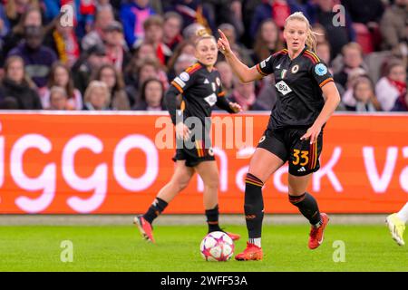 Amsterdam-Duivendrecht, Niederlande. 30. Januar 2024. AMSTERDAM-DUIVENDRECHT, NIEDERLANDE - JANUAR 30: Zara Kramzar von AS Roma läuft mit dem Ball beim Spiel der UEFA Women's Champions League - Gruppe C zwischen AFC Ajax und AS Roma im Sportpark de Toekomst am 30. Januar 2024 in Amsterdam-Duivendrecht, Niederlande. (Foto: Jan Mulder/Orange Pictures) Credit: dpa/Alamy Live News Stockfoto