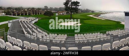 Pebble Beach, USA. 30. Januar 2024. Pebble Beach, Monterey, Kalifornien, USA - 30. Januar 2024 der 18. Grüne Komplex, der für die zweite „Signature“-Veranstaltung der USA PGA Tour Saison in den berühmten Pebble Beach Links komplett neu belebt wurde, wartet später in der Woche auf Tausende Zuschauer. Quelle: Motofoto/Alamy Live News Stockfoto