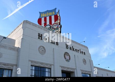 CULVER CITY, KALIFORNIEN - 28. JAN 2024: Helms Bäckerei-Schild im historischen Helms Bakery District. Stockfoto