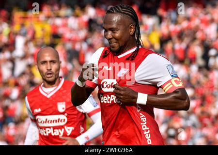 Bogota, Kolumbien. Januar 2024. Hugo Rodallega von Independiente Santa Fe feiert ein Tor beim Spiel der BetPlay Dimayor League zwischen Independiente Santa Fe (3) und Envigado FC (1) am 27. Januar 2024 in Bogota, Kolumbien. Foto: Cristian Bayona/Long Visual Press Credit: Long Visual Press/Alamy Live News Stockfoto