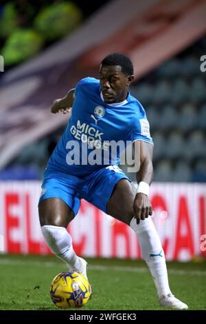 Peterborough, Großbritannien. 30. Januar 2024. Ephron Mason-Clark (PU) beim Spiel Peterborough United gegen AFC Wimbledon EFL Trophy im Weston Homes Stadium, Peterborough, Cambridgeshire, am 30. Januar 2024. Quelle: Paul Marriott/Alamy Live News Stockfoto