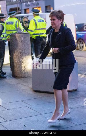 Schottlands ehemalige Premierministerin Nicola Sturgeon trifft bei der Anhörung der britischen COVID-19-Untersuchung im Edinburgh International Conference Centre (EICC) ein. Die Anhörung befasst sich mit den wichtigsten Entscheidungsfindungen des Vereinigten Königreichs und der politischen Governance in Schottland. Bilddatum: Mittwoch, 31. Januar 2024. Stockfoto