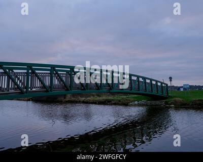 Sheerness, Kent, Großbritannien. Januar 31, 2024. Wetter in Großbritannien: Ein Sonnenaufgang aus der Sahara in Sheerness, Kent heute Morgen. Quelle: James Bell/Alamy Live News Stockfoto