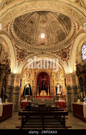 Rota, Cadiz, Spanien - 23. Oktober 2023: Innenraum der Kirche „Our Lady of the O“ in Rota City Stockfoto