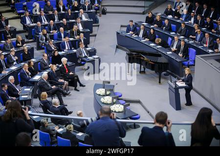 Eva Szepesi spricht zum Holocaust-Gedenktag im Plenum des Deutschen Bundestages. Berlin, 31.01.2024. Berlin Deutschland *** Eva Szepesi spricht am Holocaust-Gedenktag im Plenum des Deutschen Bundestages Berlin, 31 01 2024 Berlin Deutschland Copyright: XThomasxTrutschelx Stockfoto