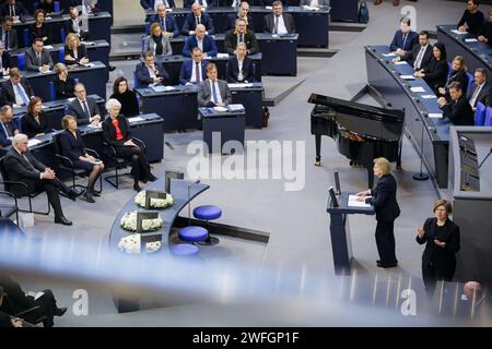 Eva Szepesi spricht zum Holocaust-Gedenktag im Plenum des Deutschen Bundestages. Berlin, 31.01.2024. Berlin Deutschland *** Eva Szepesi spricht am Holocaust-Gedenktag im Plenum des Deutschen Bundestages Berlin, 31 01 2024 Berlin Deutschland Copyright: XThomasxTrutschelx Stockfoto