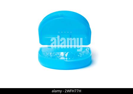 Satz einzelner Zahntabletts zum Aufhellen in blauem Behälter Stockfoto