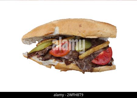 Türkisches Döner-Sandwich, türkischer Snack-Kebab isoliert auf weißem Hintergrund Stockfoto