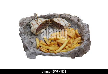 Geschlossener Pita Burger und Pommes auf weißem Hintergrund Stockfoto