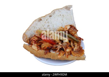 Türkisches Hühnchen-Döner-Sandwich, isoliert auf weißem Hintergrund Stockfoto