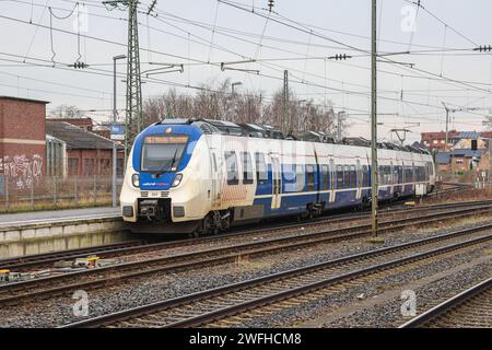 Eisenbahnverkehr am Bahnhof Rheine. RegionalExpress Zug von National Express. RE7 Rhein-Münsterland-Express. Bombardier Talent 2. Rheine, Nordrhein-Westfalen, DEU, Deutschland, 30.01.2024 *** Bahnverkehr am Bahnhof Rheine Regional-Express RE7 Rhein Münsterland Express Bombardier Talent 2 Rheine, Nordrhein-Westfalen, DEU, Deutschland, 30 01 2024 Stockfoto