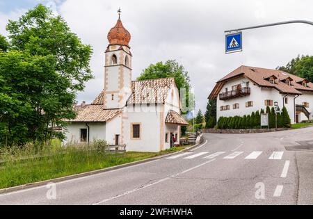 Kirche St. Joseph, Costalovara, Ritten-Hochplateau, Provinz Bozen, Südtirol, Trentino Südtirol, Norditalien, Europa, 13. Juni, Stockfoto