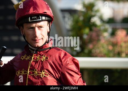 Ascot, Berkshire, Großbritannien. Oktober 2023. Jockey Oisin Murphy, nachdem er auf dem Pferd Middle Earth den Troy Asset Management Noel Murless Stakes auf der Ascot Racecourse beim Herbstrennen-Freitag-Meeting gewonnen hatte. Eigentümer Qatar Racing Ltd Trainer John & Thady Gosden, Newmarket. Breeder The Roheryn Partnership. Sponsor Von Tweenhills Farm & Stud Kredit: Maureen McLean/Alamy Stockfoto