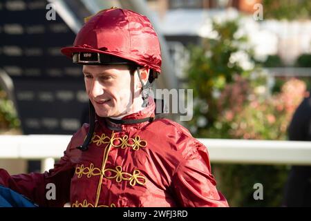 Ascot, Berkshire, Großbritannien. Oktober 2023. Jockey Oisin Murphy, nachdem er auf dem Pferd Middle Earth den Troy Asset Management Noel Murless Stakes auf der Ascot Racecourse beim Herbstrennen-Freitag-Meeting gewonnen hatte. Eigentümer Qatar Racing Ltd Trainer John & Thady Gosden, Newmarket. Breeder The Roheryn Partnership. Sponsor Von Tweenhills Farm & Stud Kredit: Maureen McLean/Alamy Stockfoto