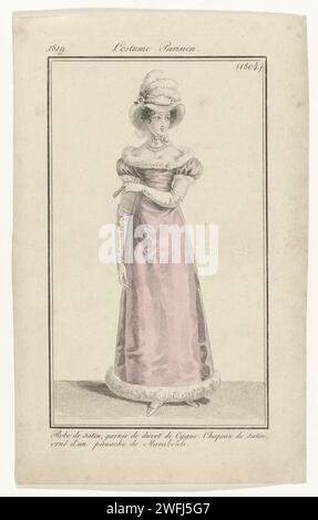 Journal of the Ladies and Fashion, Pariser Kostüm, 25. März 1819, (1804): Satin-Kleid (...), Anonym, 1819 Stehende Frau in einem Kleid aus Satin gekleidet mit Zwanendons garniert. Auf dem Kopf ein Hut aus Satin, verziert mit einer Feder Marabo-Vorrat. Weiteres Zubehör: Halskette, lange Handschuhe, Fächer, Schuhe. Der Druck ist Teil des Modemagazins Journal des Dames et des Modes, herausgegeben von Pierre de la Mésangère, Paris, 1797–1839. Pariser Papiergravur von Modetafeln. Fan (+ Damenkleidung). Kleid, Kleid (+ Damenkleidung). Kopfbedeckung: Hut (+ Damenbekleidung). Kopfschutz: Hut (+ Federn verwendet Stockfoto