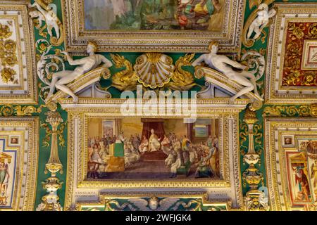 ROM, VATIKAN - 9. MÄRZ 2023: Dies ist ein Fragment des Gewölbes in der Kartengalerie der Vatikanischen Museen. Stockfoto