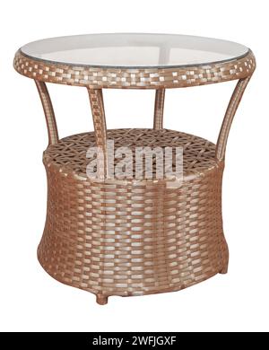 Rattantisch mit Glasplatte. Gartenmöbel. Stockfoto