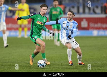 München, Deutschland. Januar 2024. firo: 20.01.2024, Fußball, 3. Liga, 3. Bundesliga, Saison 2023/2024, 21. Spieltag, TSV München 1860 - MSV Duisburg 4:1, Jonas Michelbrink, MSV Duisburg, MSV Duisburg, Duisburg, Marlon Frey, TSV München 1860, 1860, München, ganze Figur, Duels, Quelle: dpa/Alamy Live News Stockfoto