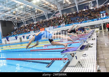 26. Januar 2024, Santiago, Chile: Schwimmer nehmen an den nationalen Sommer-Schwimmmeisterschaften 2024 Teil, die im Olympiapool des Nationalstadions stattfanden und die herausragendsten Athleten der Disziplin zusammenbrachten. Santiago de Chile (Credit Image: © Israel Chavez/ZUMA Press Wire) NUR ZUR REDAKTIONELLEN VERWENDUNG! Nicht für kommerzielle ZWECKE! Stockfoto