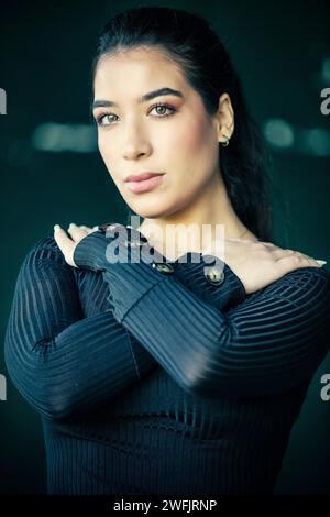 Schöne junge Frau, Blick in die Kamera Stockfoto