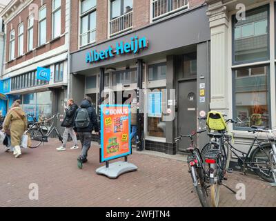 Albert Heijn Supermarkt in der Keizerstraat in Scheveningen, Niederlande Stockfoto