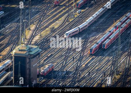 Hauptbahnhof Frankfurt, Gleisvorfeld mit ICE und Regionalzüge. // 27.01.2024: Frankfurt am Main, Hessen, Deutschland, Europa *** Frankfurt Hauptbahnhof, Gleisvorfeld mit ICE und Regionalzügen 27 01 2024 Frankfurt am Main, Hessen, Deutschland, Europa Stockfoto