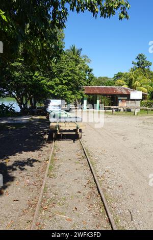 Das Cuero Y Salado Wildlife Refuge erreichte mit einem 15-minütigen Burra einen kleinen offenen Eisenbahnwagen in der Nähe von Ceiba, Honduras, Zentralamerika Stockfoto