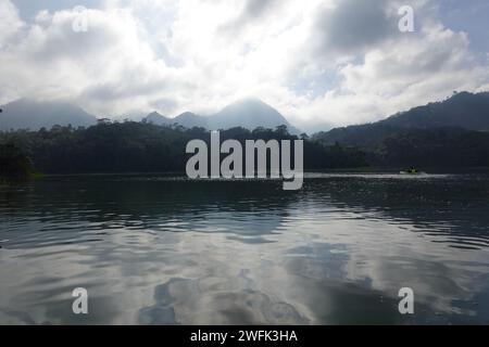 Laguna Yure, Reservoir in der Nähe der Panacam Lodge, Cerro Azul Nationalpark, Honduras, Zentralamerika Stockfoto