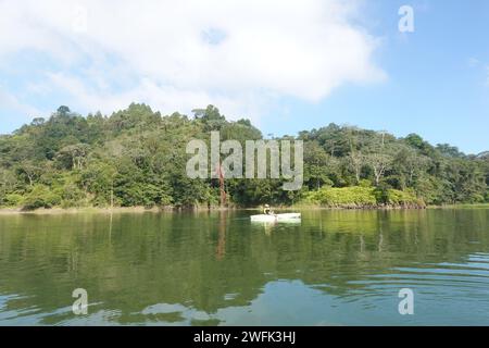 Laguna Yure, Reservoir in der Nähe der Panacam Lodge, Cerro Azul Nationalpark, Honduras, Zentralamerika Stockfoto