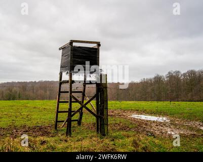 Jäger sitzen in den französischen Ardennen Stockfoto