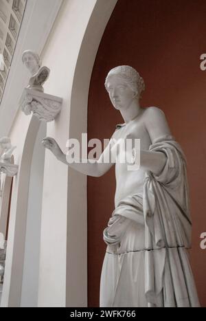 Galerie griechisch-römischer Werke aus Gips der Originalskulpturen. Das Nationalmuseum der Schönen Künste, Rio de Janeiro, Brasilien. Stockfoto