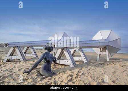 Ich kann es hören, Kunstinstallation am Strand von Ivars Drulle im Badeort Westende, Middelkerke, Westflandern, Belgien Stockfoto