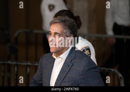 Manhattan, Usa. Oktober 2023. Michael Cohen verlässt das Gericht, nachdem er vor Gericht gegen seinen ehemaligen Chef Donald Trump ausgesagt hat. New Yorker Generalstaatsanwalt Letitia James erhebt eine Zivilbetrugsklage gegen den ehemaligen Präsidenten, weil er betrügerische Finanzberichte eingereicht hat, die ihm erlaubten, Kredite und Versicherungen zu günstigeren Preisen zu erhalten. (Foto: Derek French/SOPA Images/SIPA USA) Credit: SIPA USA/Alamy Live News Stockfoto