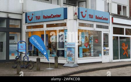 Ein Reisebüro von TUI gegenüber vom S-Bahnhof Wellingsbüttel. Wellingsbüttel Hamburg *** Ein TUI-Reisebüro gegenüber dem Wellingsbüttel S-Bahnhof Wellingsbüttel Hamburg Stockfoto