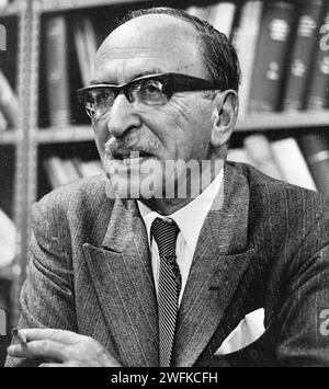 DENNIS GABOR (1900–1979) Anglo-ungarischer Elektroingenieur und Physiker 1971 Stockfoto