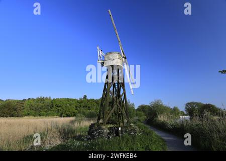 Die Boardsmans Mill Drainage Windmühle, How Hill Staithe, Norfolk Broads National Park, England, Großbritannien Stockfoto