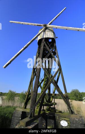 Die Boardsmans Mill Drainage Windmühle, How Hill Staithe, Norfolk Broads National Park, England, Großbritannien Stockfoto