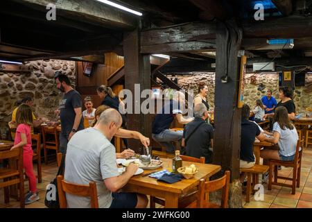 Sidreria Urbitarte Sagardotegia in Ataun Goierri, Baskenland, Gipuzkoa, Euskadi Spanien. Cidre House in der Stadt Ataun, Stockfoto