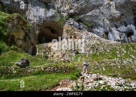 San Adrián Tunnel oder Lizarrate passieren San Adriango Tunela Sandratiko tunela auf dem Aizkorri Gebirge im Baskenland, Goierri, Baskenland Highla Stockfoto