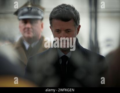 Der dänische König Frederik X. besucht am 31. Januar 2024 das Grab des unbekannten Soldaten in Warschau, Polen. Es ist der erste Auslandsbesuch der ne Stockfoto