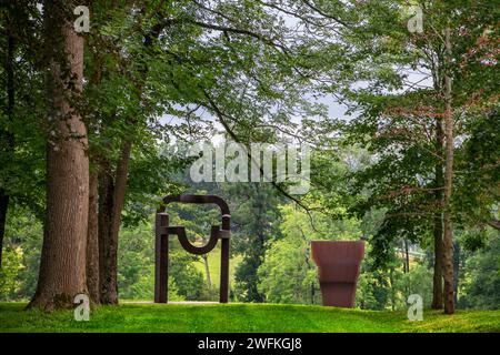 Das Chillida-Leku Museum, Skulpturen in Gärten und Wäldern des baskischen Bildhauers Eduardo Chillida, Hernani, Guipuzcoa, Baskenland, Spanien. Stockfoto