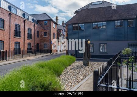 Das alte Chichester-Museum, das in Wohngebäude umgewandelt wurde, blickt entlang der East Row Street in Chichester, West Sussex Stockfoto