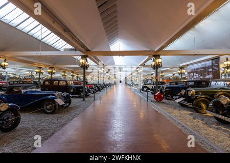 Sammlung von Oldtimern im Musée National de l'Automobile, Collection Schlumpf ist ein Automobilmuseum in Mulhouse, Frankreich. Stockfoto