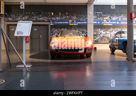 Sammlung von Oldtimern im Musée National de l'Automobile, Collection Schlumpf ist ein Automobilmuseum in Mulhouse, Frankreich. Stockfoto
