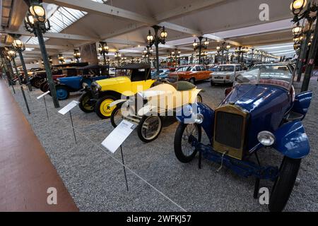 Sammlung von Oldtimern im Musée National de l'Automobile, Collection Schlumpf ist ein Automobilmuseum in Mulhouse, Frankreich. Stockfoto