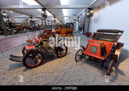 Sammlung von Oldtimern im Musée National de l'Automobile, Collection Schlumpf ist ein Automobilmuseum in Mulhouse, Frankreich. Stockfoto