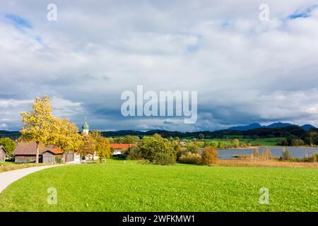 Murnau am Staffelsee: Riegsee, Dorf und Kirche Froschhausen in Oberbayern, Pfaffenwinkel, Oberbayern, Bayern, Bayern, Deutschland Stockfoto