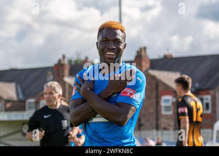 Adama Sidibeh spielte als Stürmer für Warrington Rylands gegen Morpeth Town, Warrington, England, 26. August 2023 Stockfoto