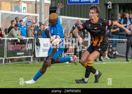 Adama Sidibeh spielte als Stürmer für Warrington Rylands gegen Morpeth Town, Warrington, England, 26. August 2023 Stockfoto